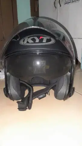 Jual helm KYT ukuran M