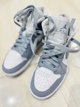 Nike Air Jordan 1 Mid Grey
