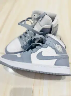 Nike Air Jordan 1 Mid Grey