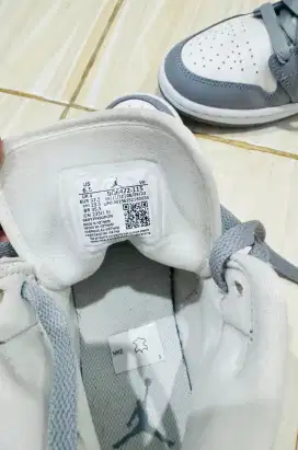 Nike Air Jordan 1 Mid Grey