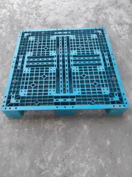 PALLET PLASTIK BEKAS BANYAK PALET PLASTIK
