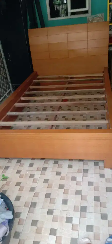 Ranjang Bekas Kayu