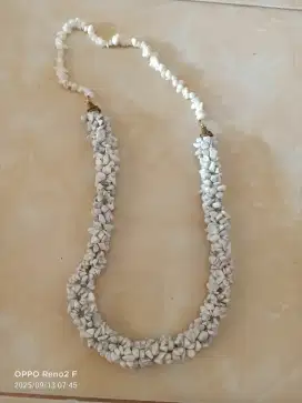 Kalung Batu Wanita