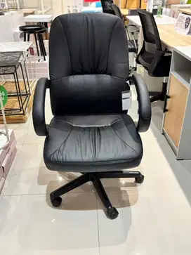 Kursi kantor baru