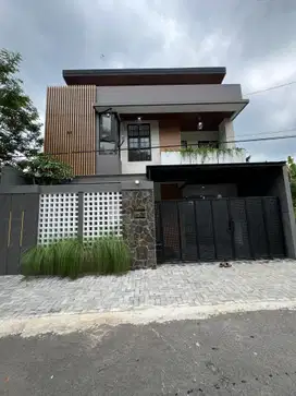 Rumah Mewah Kontemporer 2 Lantai Di Purwomartani