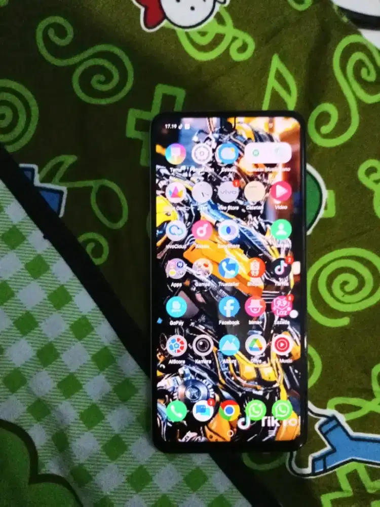 Jual vivo y19s ram 6/128 fullset msh garansi
