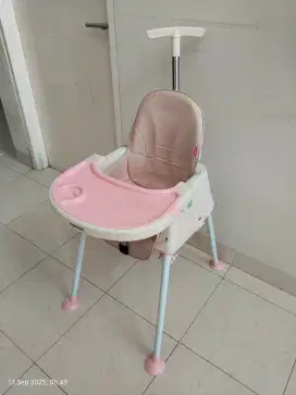 Tempat duduk bayi
