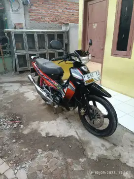 Fizr 2004 hitam