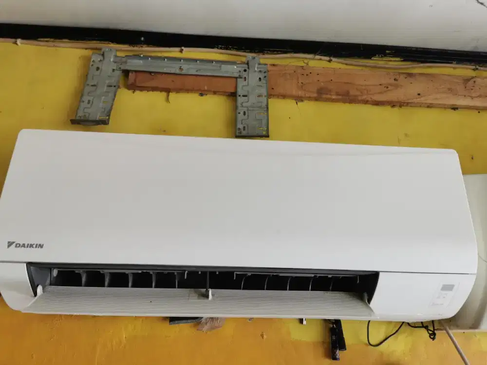 Ac daikin 1/2pk dan pasang