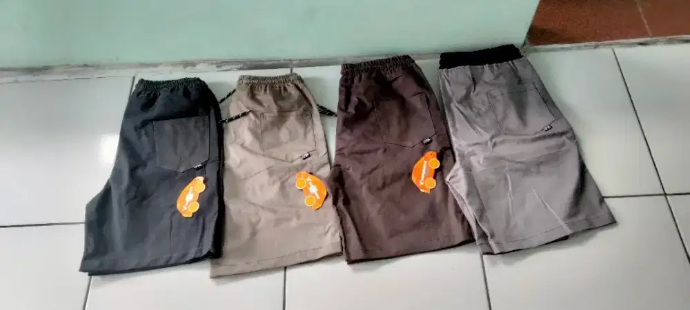 Jual celana pendek broadshot pinggang pul karet pake tali.