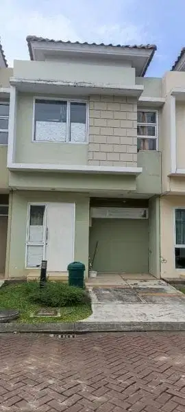 Disewakan rumah cluster 2 lantai gading Serpong strategis termurah