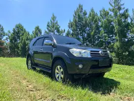 Toyota Fortuner V 4x4 AT Tahun 2010