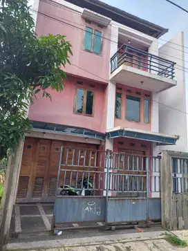 Dijual Rumah Hook 3 Lantai di Cimahi Utara, Harga Nego