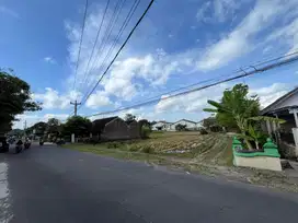 3 jtan dekat AAU Berbah Kalitirto ,SHM P tepi aspal siap bangun
