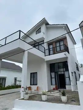 Dijual Villa Tropical Garden Regency