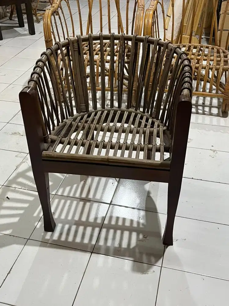 Kursi kayu rotan