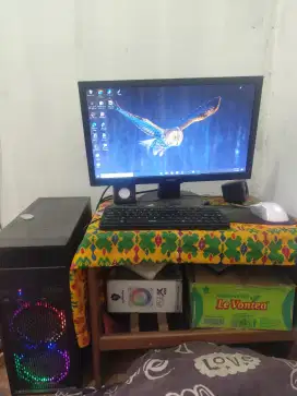 Komputer gaming Ryzen 3 3200G 
Ram 16gb