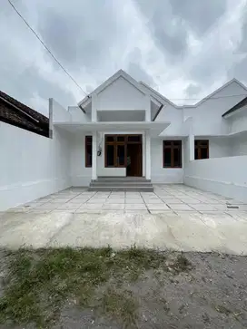 RUMAH BARU MODERN HARGA MURAH DENGAN SISA TANAH LUAS DI PURWOMARTANI