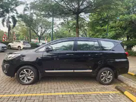 TOYOTA INNOVA 2.0 V LUXURY AT KILOMETER 22000