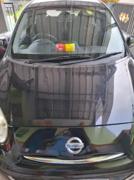 Nissan March Tahun 2011 . Pemakaian pribadi kondisi mobil sehat