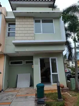 Disewakan rumah cluster 2 lantai gading Serpong siap huni termurah