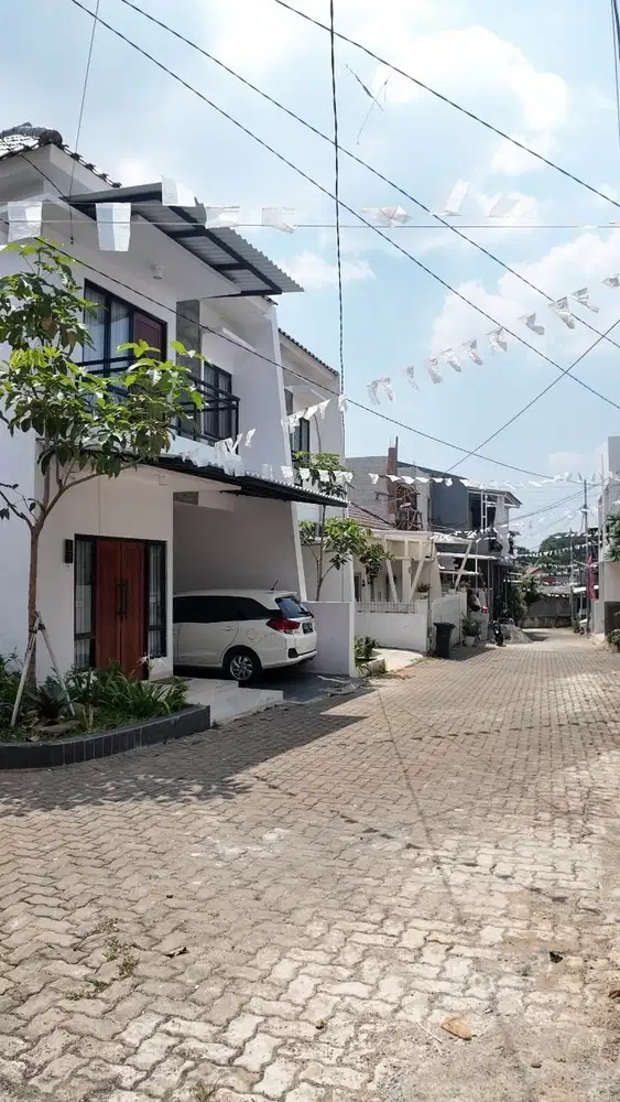 Rumah 2 Lantai Full Bata Merah SHM Bebas Banjir 5 menit ke LTR Ciracas