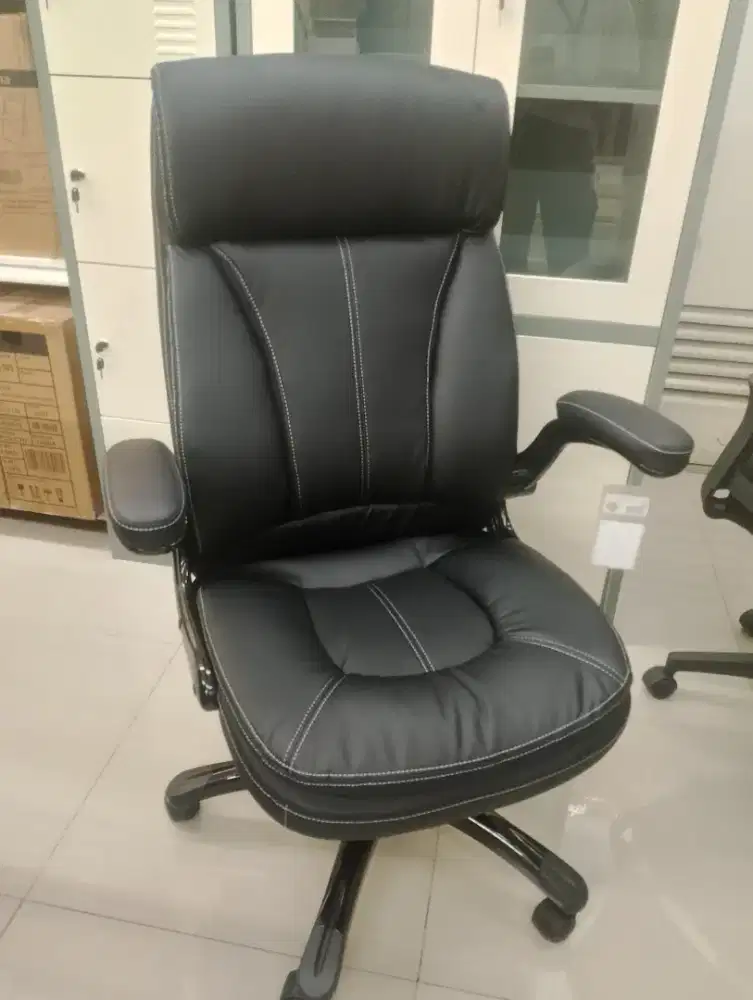 Selma Cleo Kursi Kantor Hitam / Kursi Manager