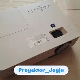 Proyektor seken siap gas