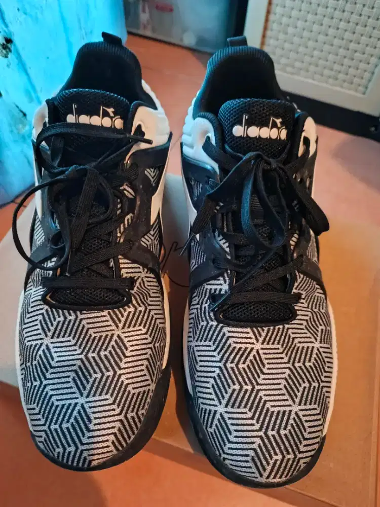 Dijual cepat sepatu DIADORA size 45