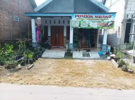 RUMAH DI KELURAHAN MOJOKARANG, DLANGGU MOJOKERTO
