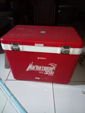 Cooler box 35s Like new