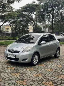 LOW KM MULUS TERAWAT LIKE NEW ! Toyota Yaris 1.5 J AT 2010 Silver