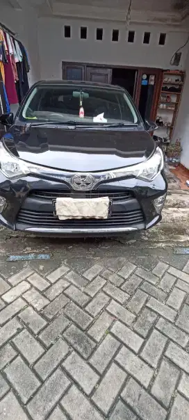Mobil calya warna hitam sehat body mulus.