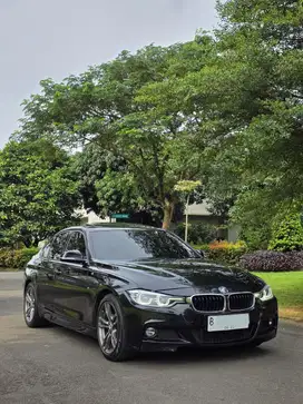 BMW 330i 2018 KM51.000 Simpanan Black on Red