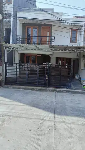 Ton - Dijual Rumah Kelapa Gading 2 Lantai Unfurnish