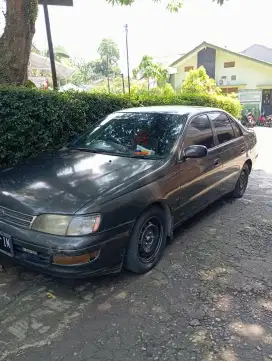 Dijual mobil sedan corona absolute 2.0 AT