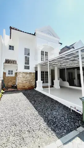 Rumah Siap Huni Hadap Taman di BSD City