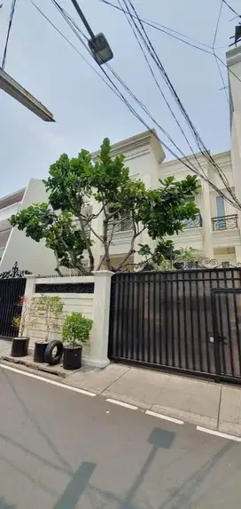 Rumah Mewah Private Pool, Kebon Kacang Jakarta Pusat