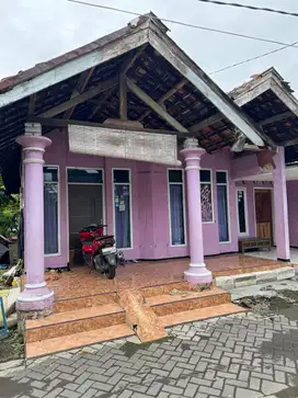RUMAH DI KELURAHAN KEPATIHAN, TULANGAN SIDOARJO