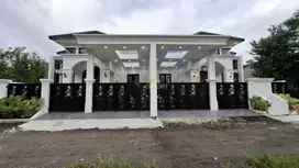 RUMAH MEWAH KONSEP KLASIK MODERN, 300 METER DARI JL. BESI JANGKANG