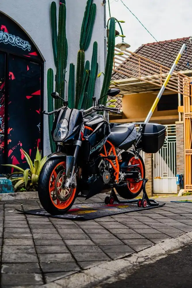 KTM Superduke 990 MT09 CB1000R Ducati Monster