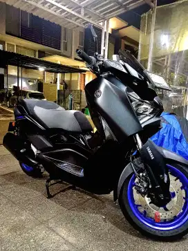 Yamaha XMax 250 hitam kilometer rendah