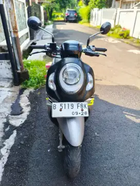 Honda Scoopy 2023 – Hitam Silver, KM 24rb, Bodi Mulus, Harga Nego