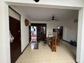 Jual rumah Tanah sangat luas komplek Pamulang tangerang selatan