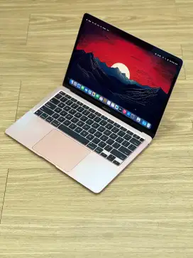 MacBook Air 2020 M1 , 13 inch , 8/256
