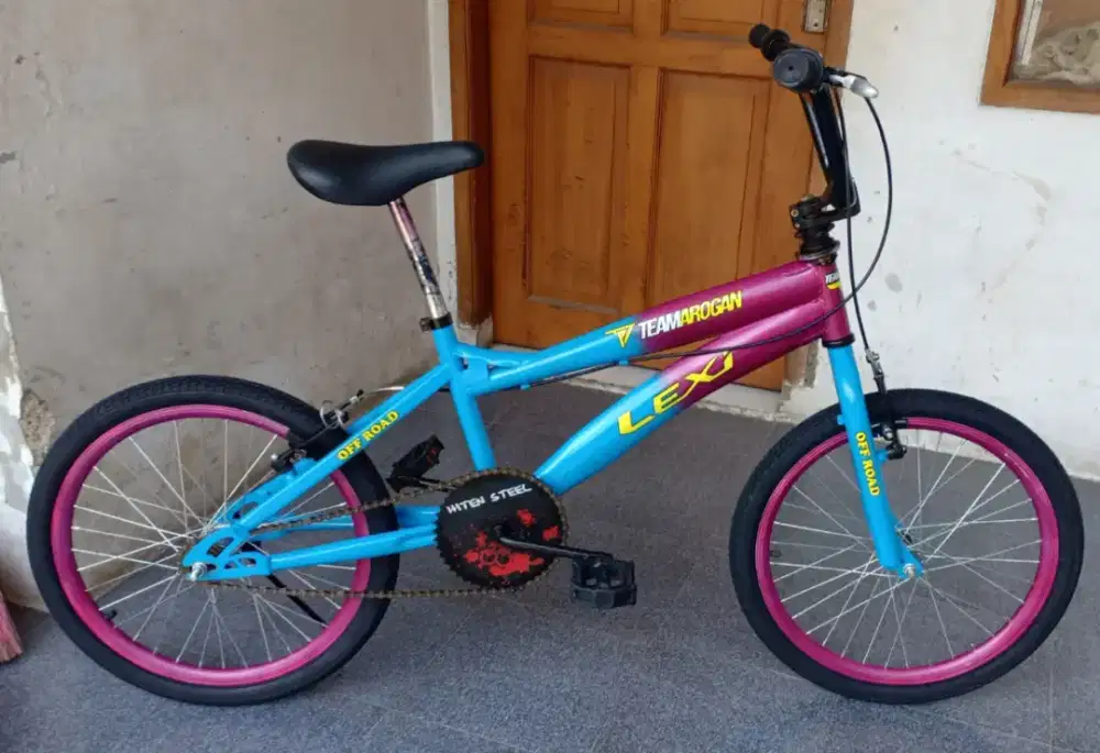 Sepeda BMX 20 inch