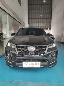 Fortuner 2.8 VRZ GR Sport Hitam