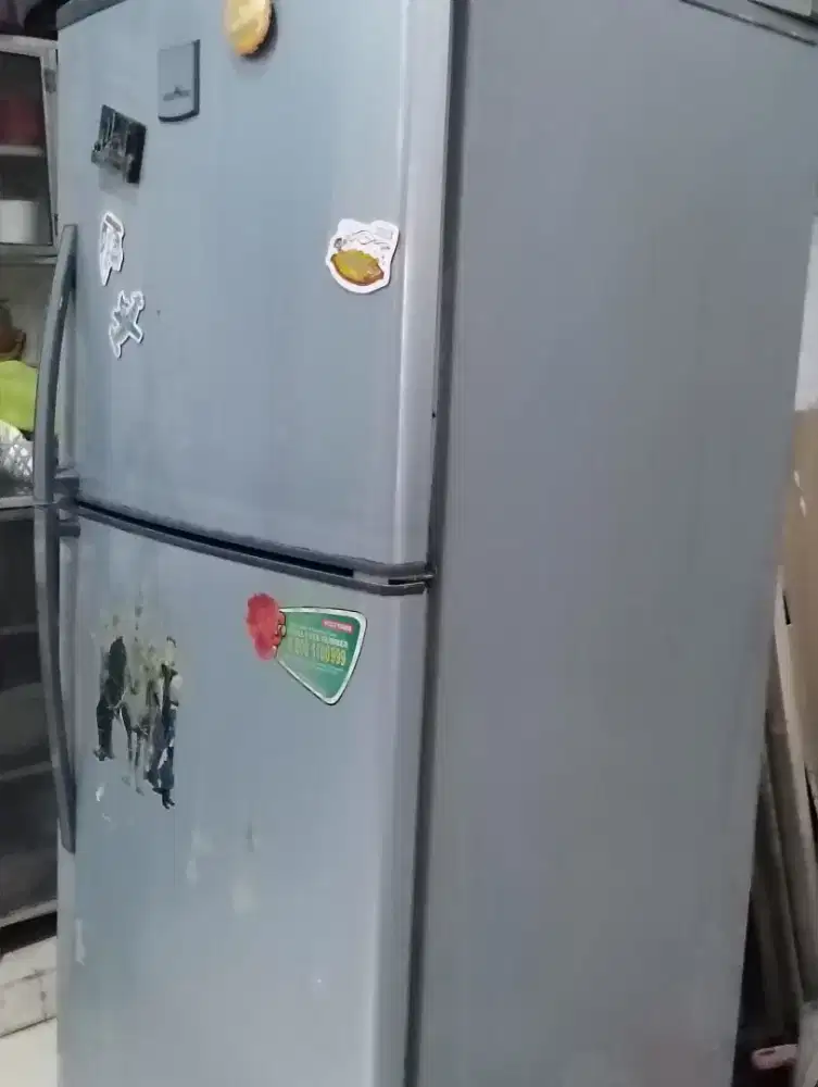 Kulkas Merek Polytron