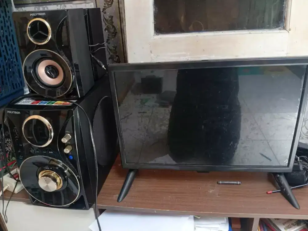Tv digital 21 dan speaker polytron Pma