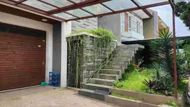 Dijual Rumah Lux Lokasi Strategis di Singgasana Pradana